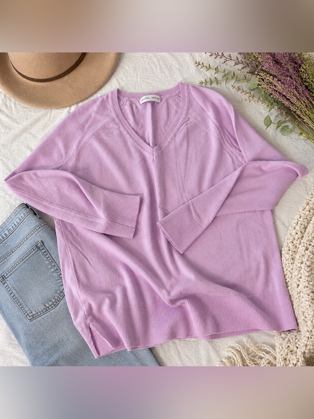 Neutral Groubd V-Neck Sweater in Soft Purple - Size S